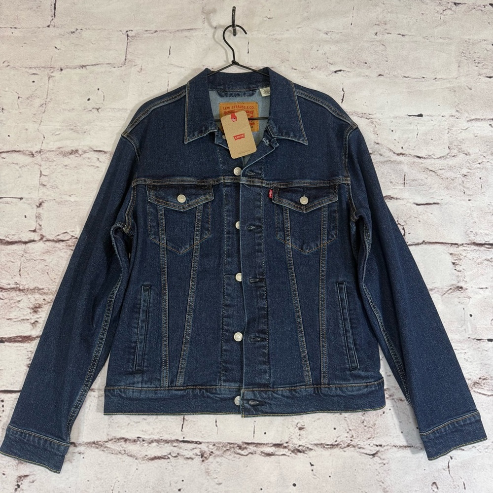 NWT Levi’s Denim Jean Trucker Jacket - Size Medium